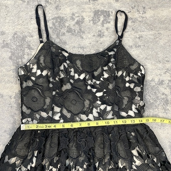 Rare Alice + Olivia Guipure Embroidered Lace Dress Fit Flare Mini Black Cream 8 - Picture 8 of 15